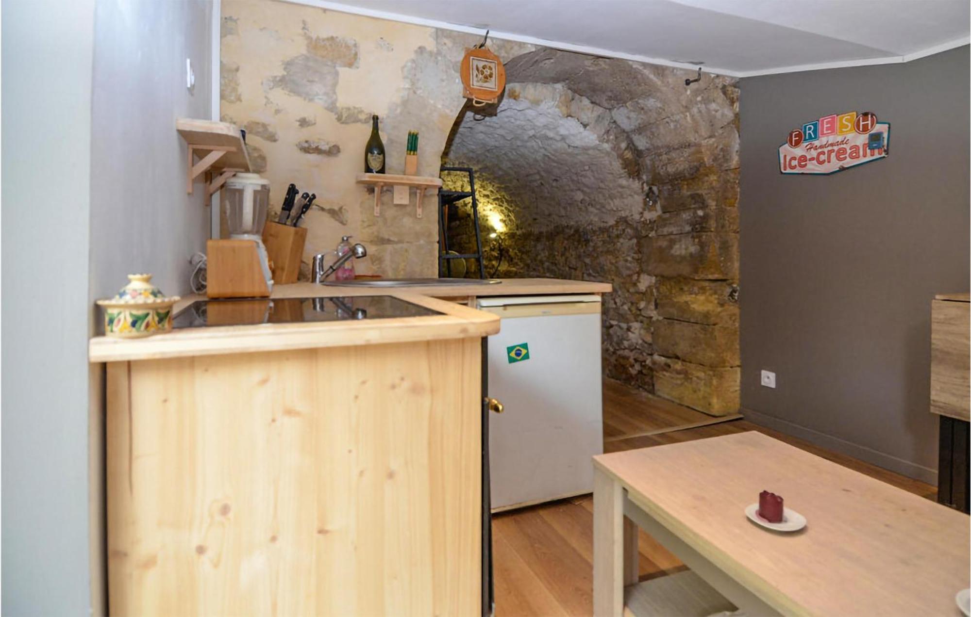 Awesome Apartment In Pujaut With Swimming Pool エクステリア 写真