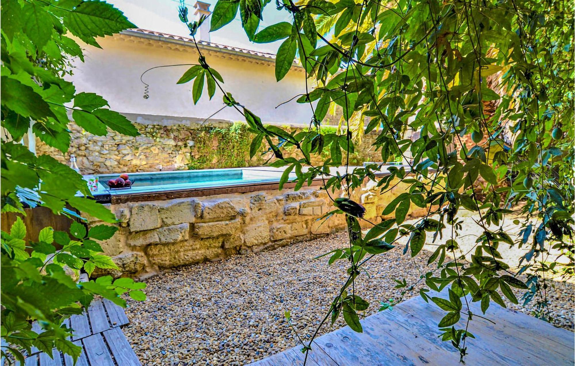 Awesome Apartment In Pujaut With Swimming Pool エクステリア 写真