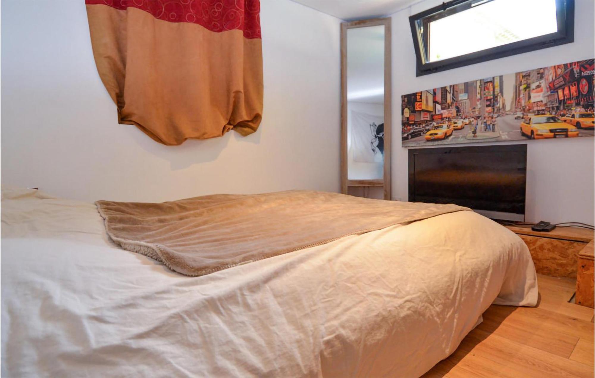 Awesome Apartment In Pujaut With Swimming Pool エクステリア 写真