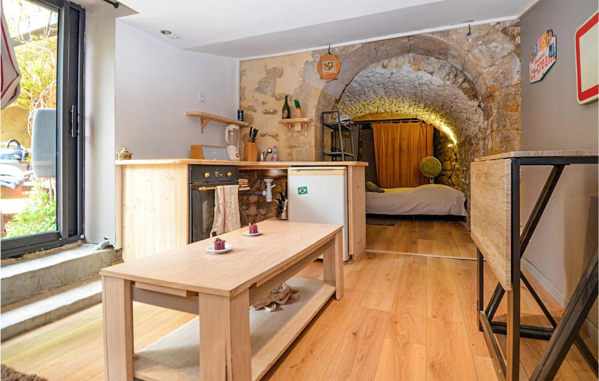 Awesome Apartment In Pujaut With Swimming Pool エクステリア 写真