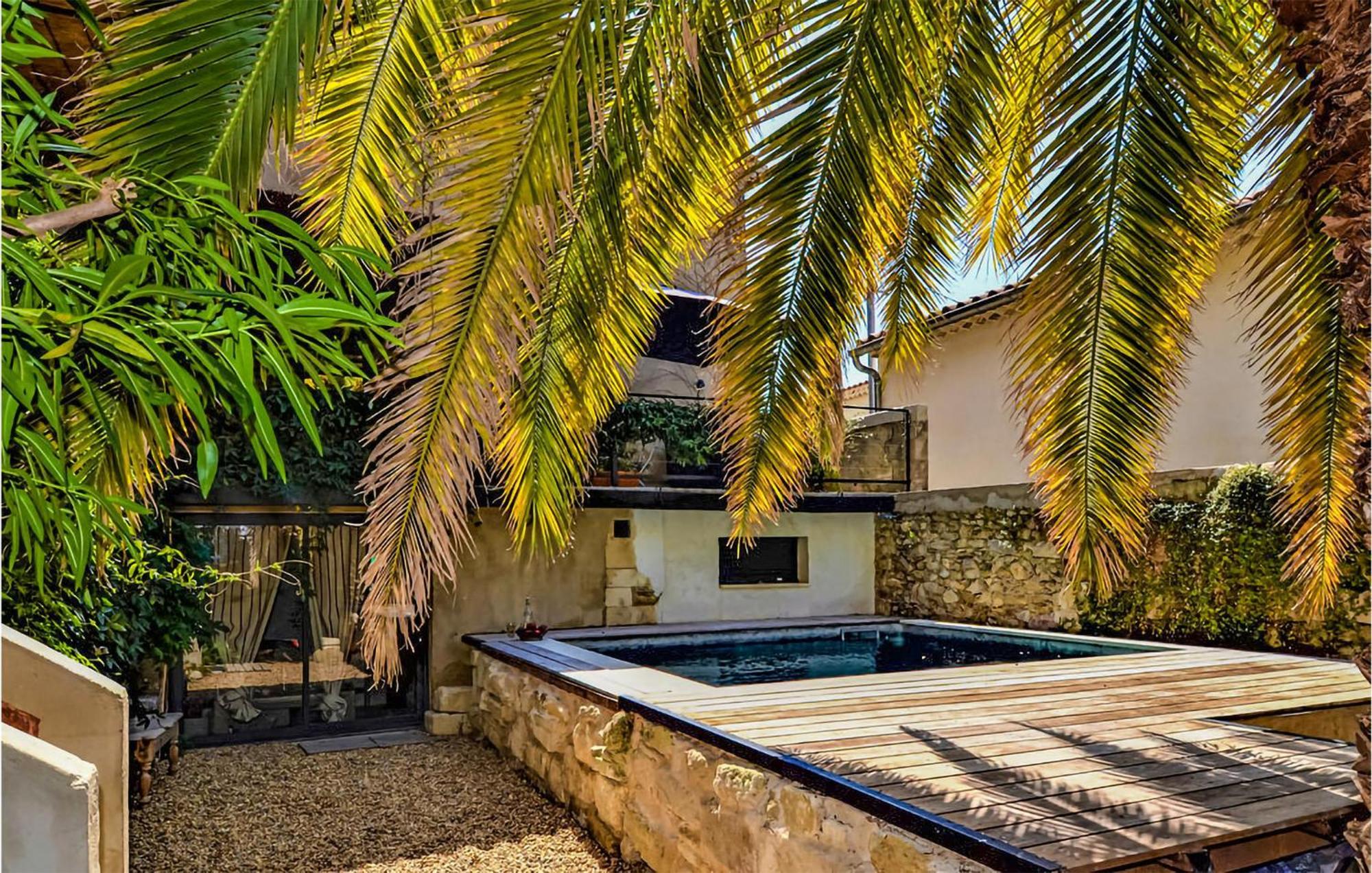 Awesome Apartment In Pujaut With Swimming Pool エクステリア 写真