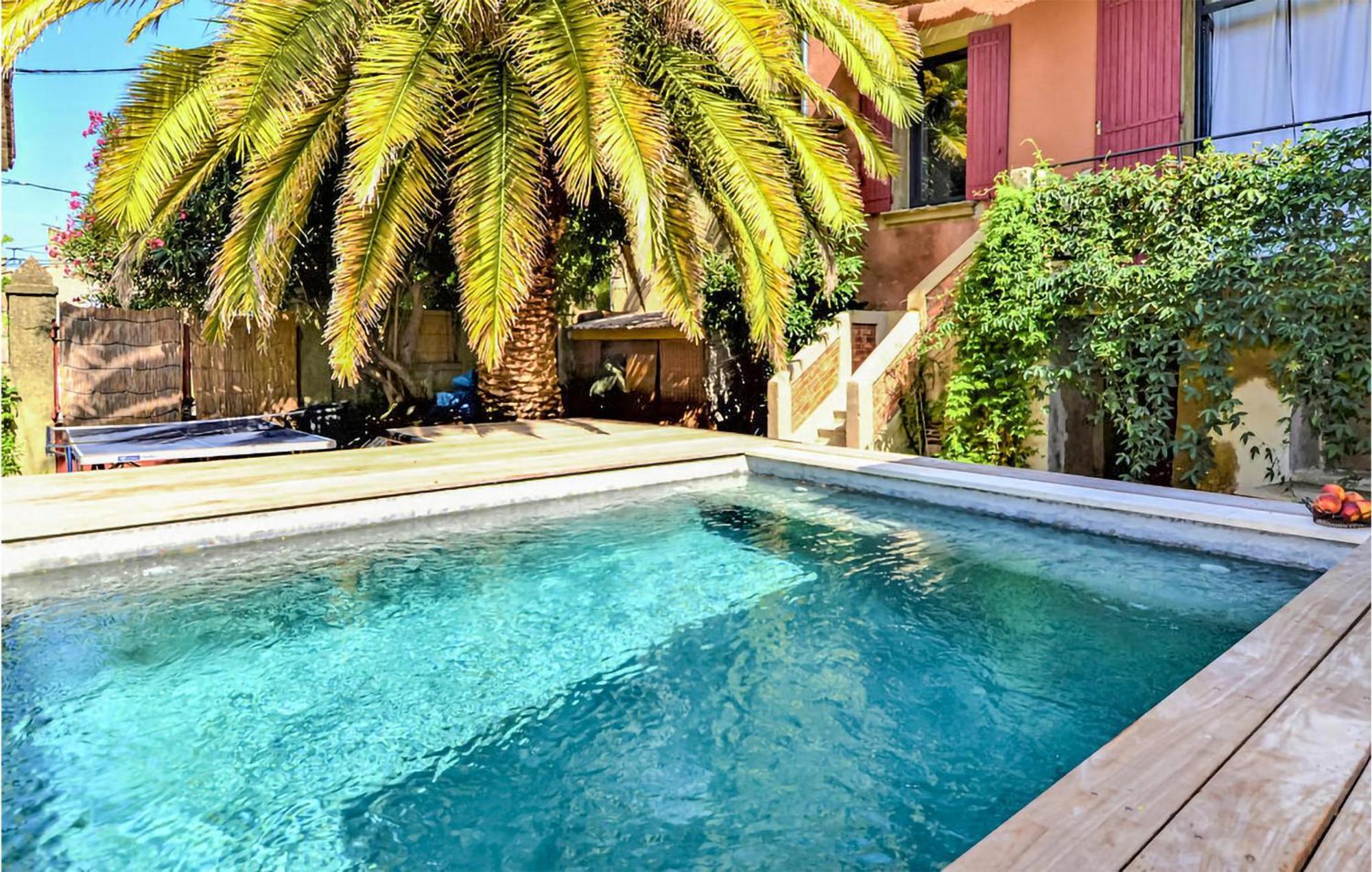 Awesome Apartment In Pujaut With Swimming Pool エクステリア 写真