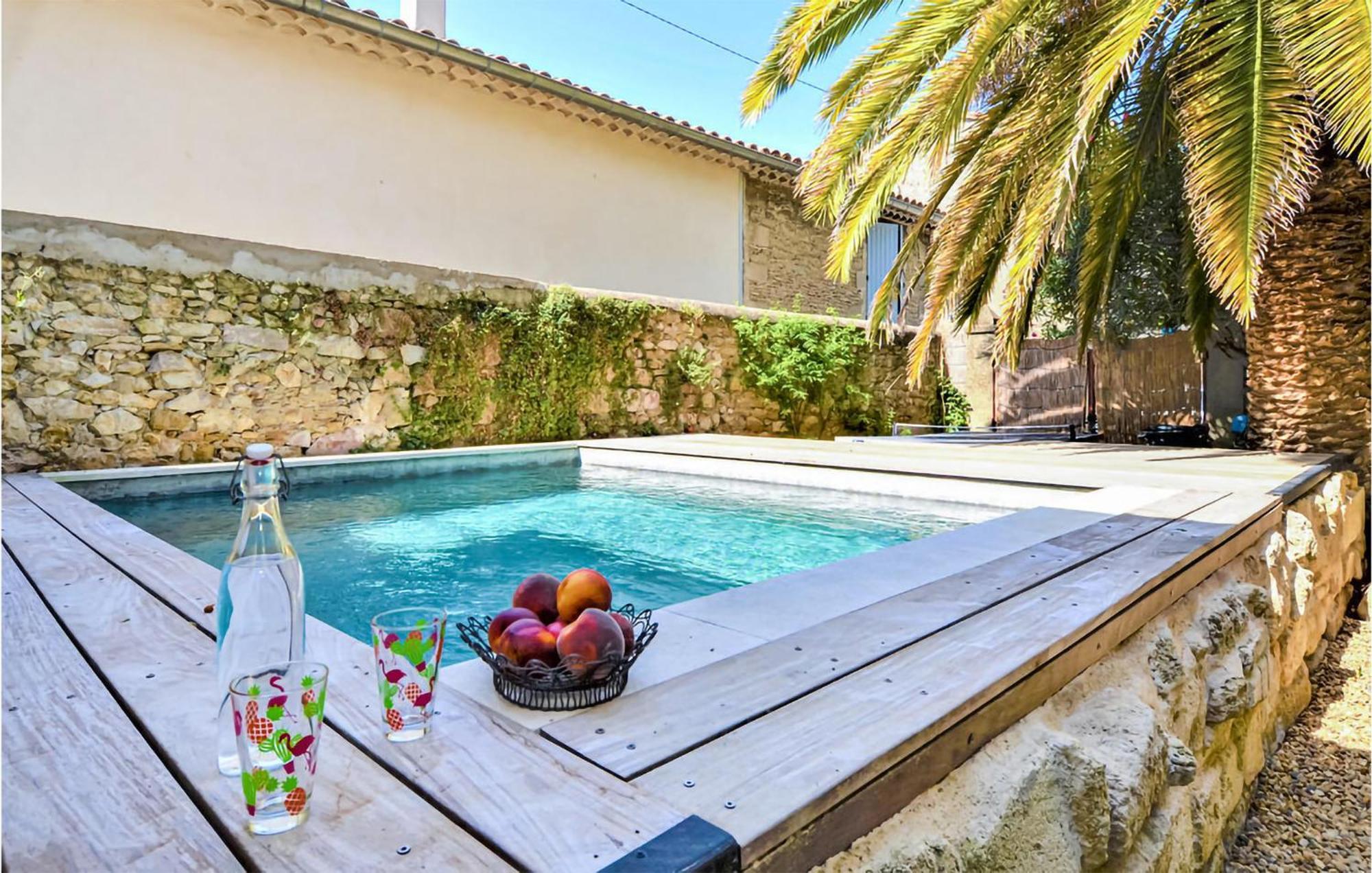 Awesome Apartment In Pujaut With Swimming Pool エクステリア 写真